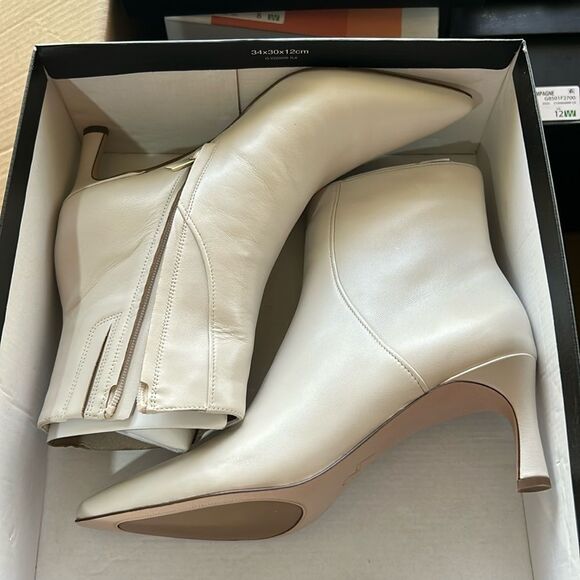 27 EDIT Naturalizer Florentine Bootie in Satin Pearl Leather - Picture 2 of 7